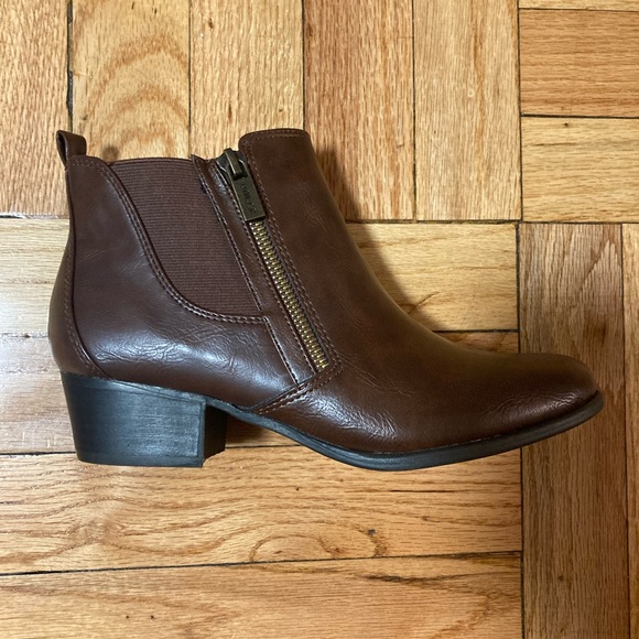 BRAND NWOT Unisa Brown Leather Booties Women Size 7.5 - Picture 6 of 7